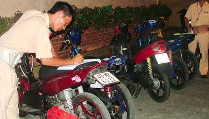 Quy định xử phạt thay đổi kết cấu xe moto, xe gắn máy và ô tô?